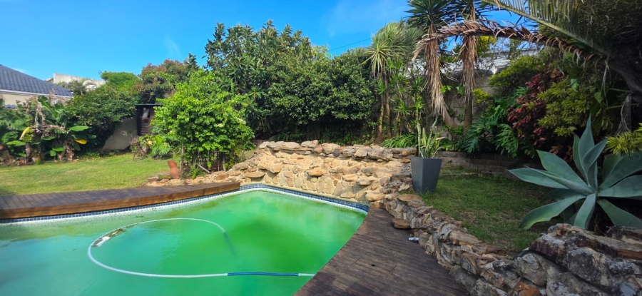 5 Bedroom Property for Sale in Gonubie Eastern Cape